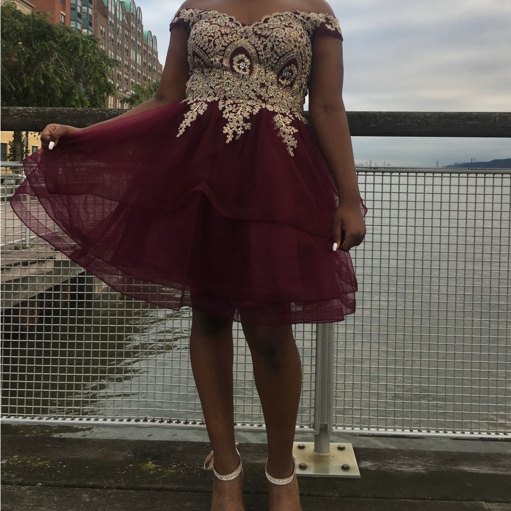 I’m selling a beautiful dress, for any formal occasion